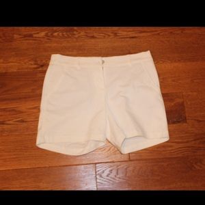 Southern Tide Woman’s White Khaki Shorts